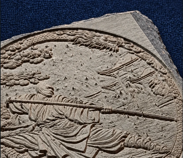 Deep relief eagle engraving